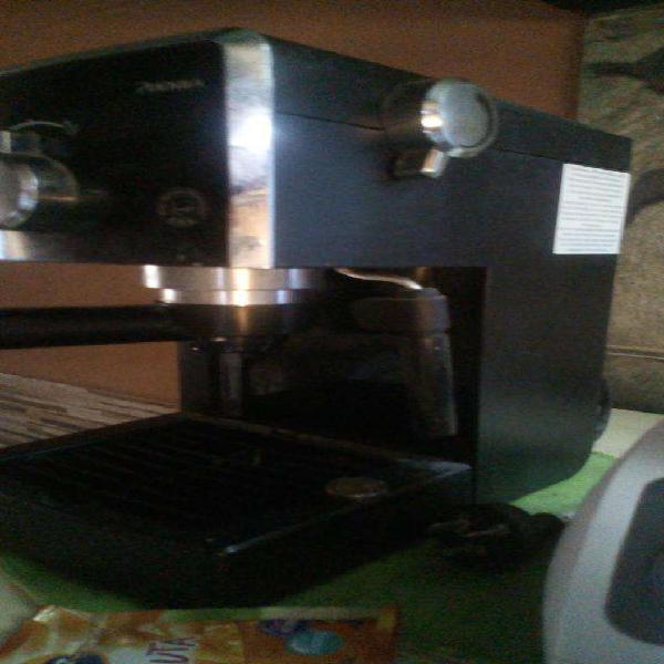 Cafetera Express Philips Saeco