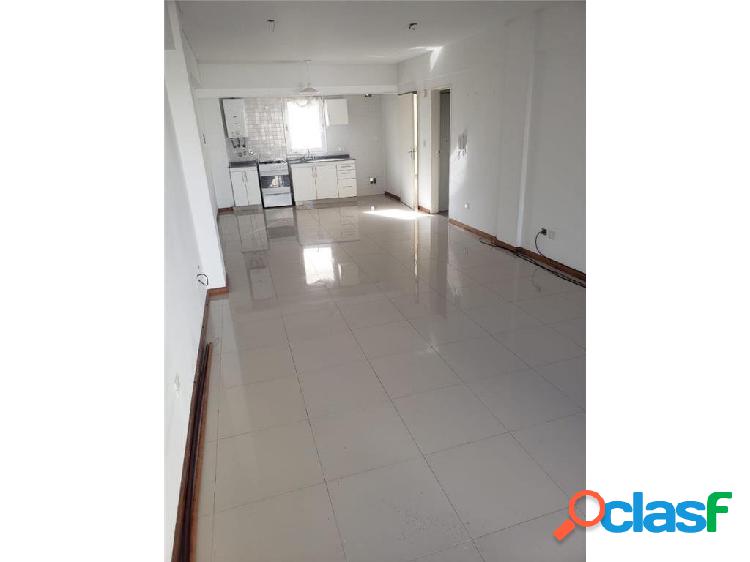 EXCELENTE MONOAMBIENTE COMO A ESTRENAR CON BALCÓN. 41 M2