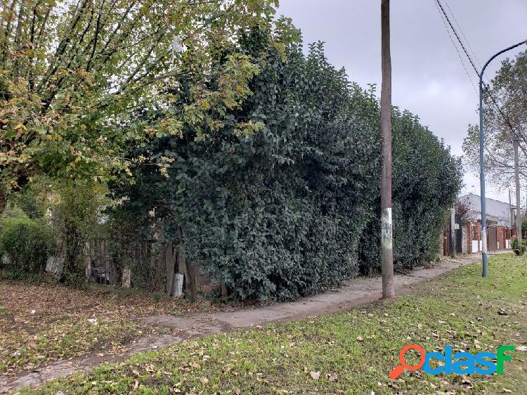 Lote / Casa a demoler o reciclar, barrio Malvinas Argentinas