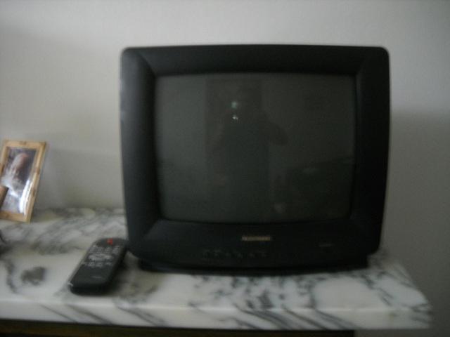 Televisor 14" marca AUDINAC