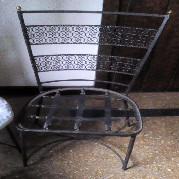 4 sillas de hierro para interior o jardín con almohadon y