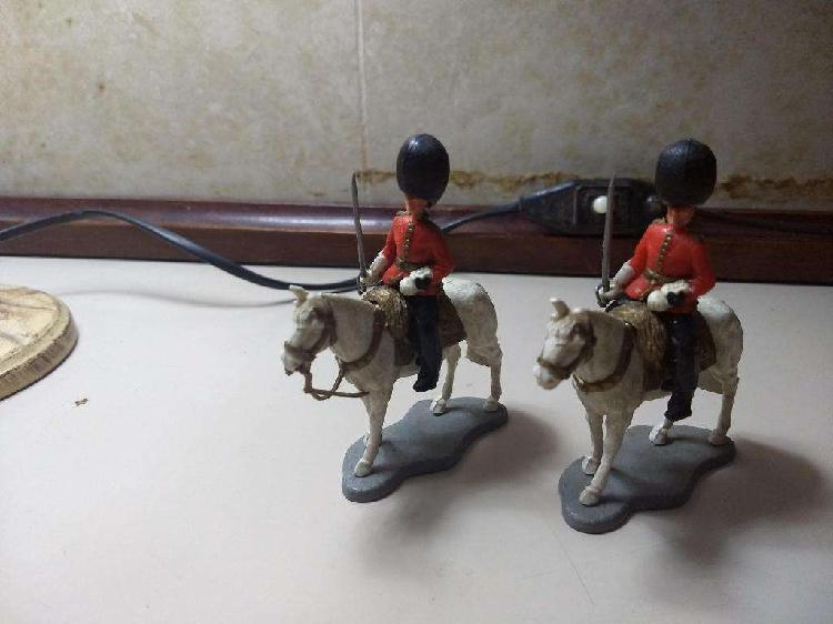 SOLDADOS INGLESES/PLASTICO - GUARDIA REAL INGLESA A CABALLO