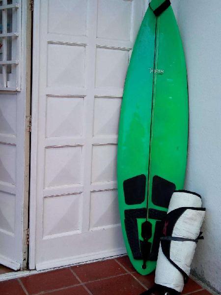 Tabla 6'6 hawaiana con pita y funda