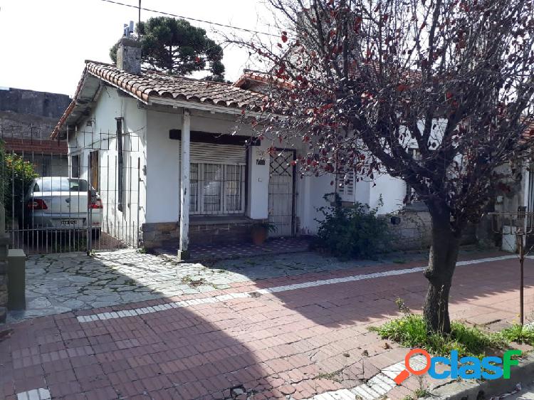 Primera Junta al 2900 casa a modernizar que consta de 2 PH;