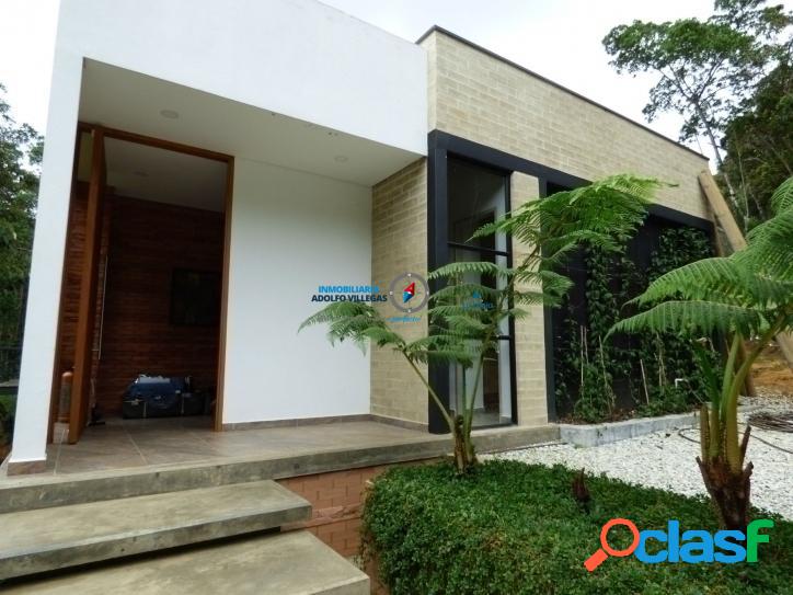 Casa para la venta por la variante 2370