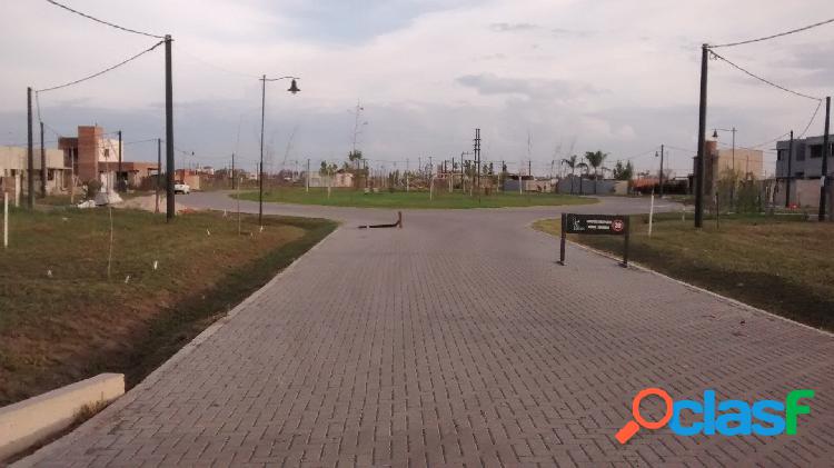 VENTA DE LOTE EN BARRIO ABIERTO LAS TARDES - ROLDAN -