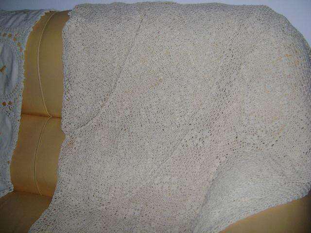 mantel chico y mantel grande ovalado, tejidos al crochet