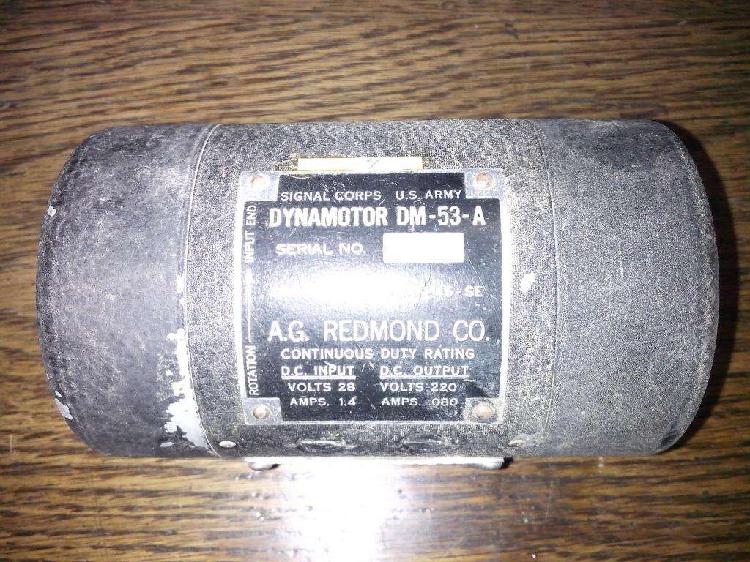 Antiguo Dinamotor made in USA, entrada a baterías de