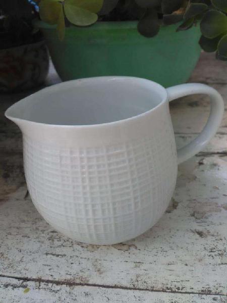 Jarra de cerámica blanca