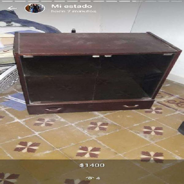 Vendo Mesa con Puerta de Vidrio