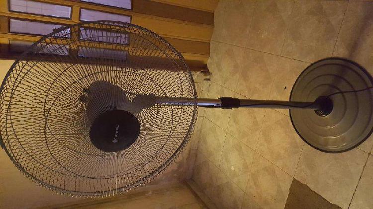 Ventilador De Pie Crivel Oscilante 22'' 3 Velocidades Metal