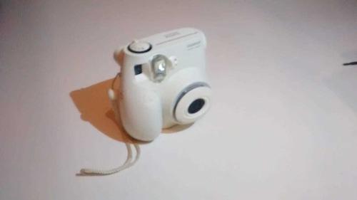 Camara Fujifilm Instax Mini 7s Blanca Con Estuche Rigido