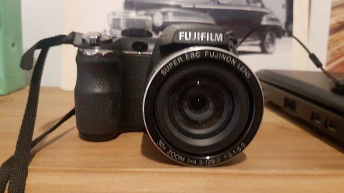 Cámara Fotográfica Fujifilm Finepix S4000. 14 Megapixels.