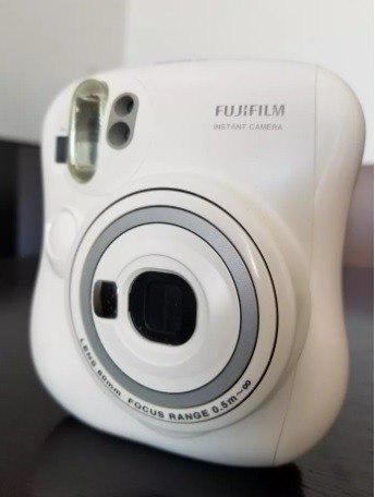 Fujifilm Instax Mini Camera. (solo La Camara)