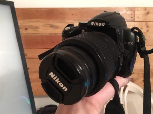 Cámara Nikon D5000 + Lente 18-55 Mm