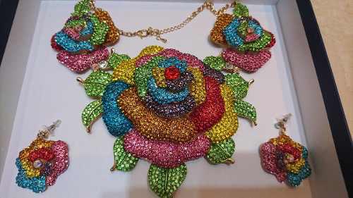 Collar Y Aros Floreado Strass De Colores