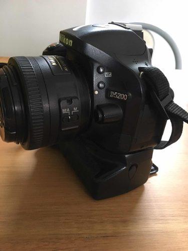 Reflex Cámara Nikon D5200, Battery Grip, Lente 35 Mm 1.8 F