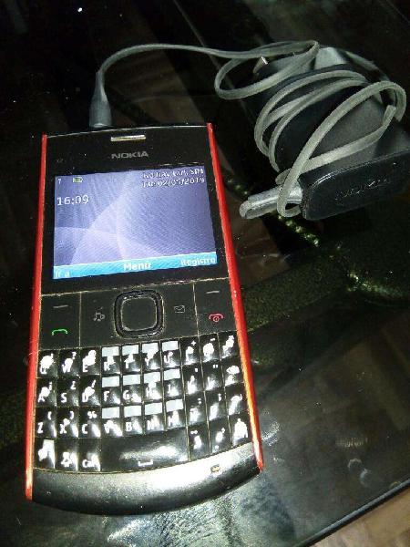 Celular Nokia X2 con Detalle