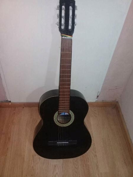 Guitarra Criolla + ¡funda y afinador de regalo!