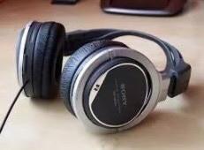 Negro y gris Sony auriculares con cable