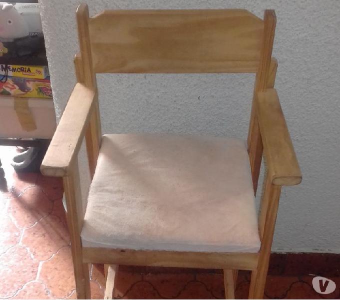 Vendo sillita para bebes de madera