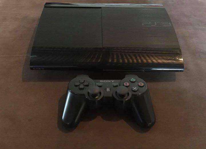 Playstation 3 ultraslim 250g con un joy y 5 juegos