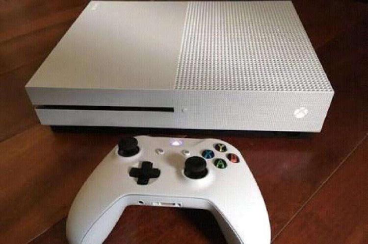 Xbox One S Permuto Leer