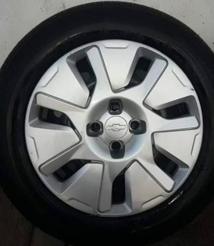 4 Llantas Con Cubiertas Y Tazas Chevrolet Spin R15