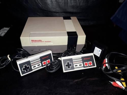 Nintendo Nes Original Con Sus Cables Y Dos Controles