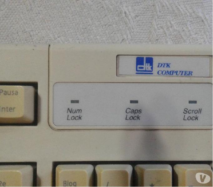 antiguo teclado marca DTK COMPUTER