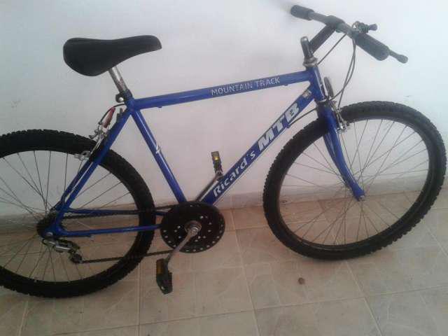 Vendo bicicleta mountain bike azul buen estado en
