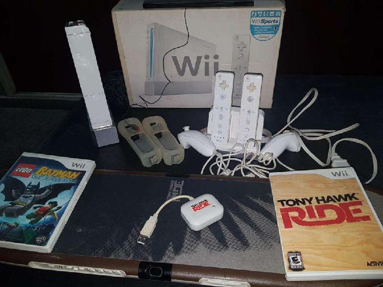 Wii con Mandos Originales Y Dos Juegos