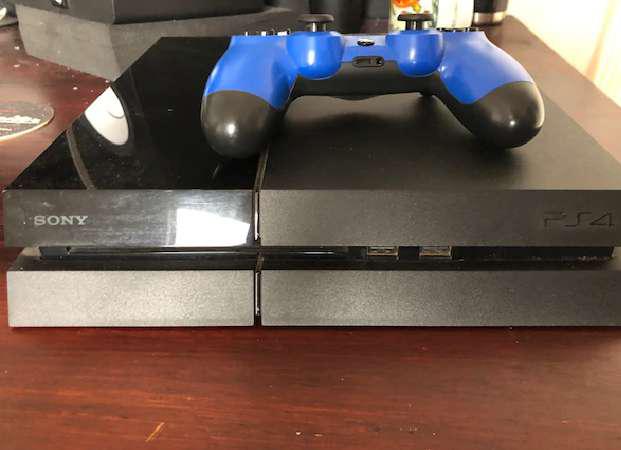 Consola PS4 PlayStation 4 500gb con uso 6 meses 1 Joistick y