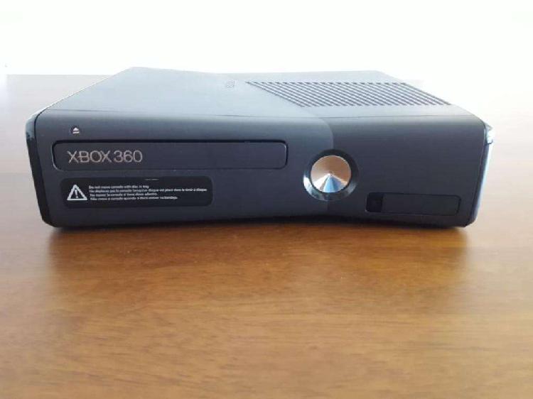 Xbox 360 S - 2 Joystick