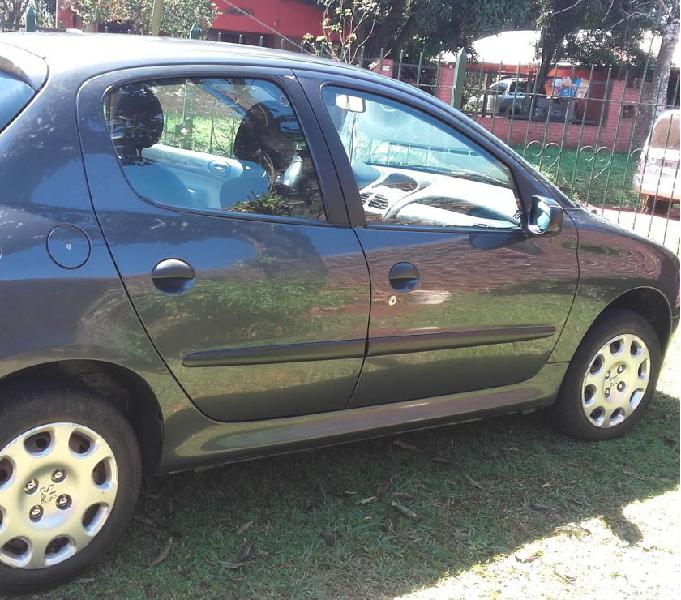 Titular vende. Peugeot 206..modelo 2011