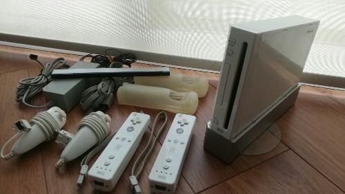 Nintendo Wii Combo (2controles+2nunchuck+guitarra+16juegos)
