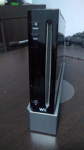 Nintendo Wii Negra Con 4 Juegos Y 4 Joysticks