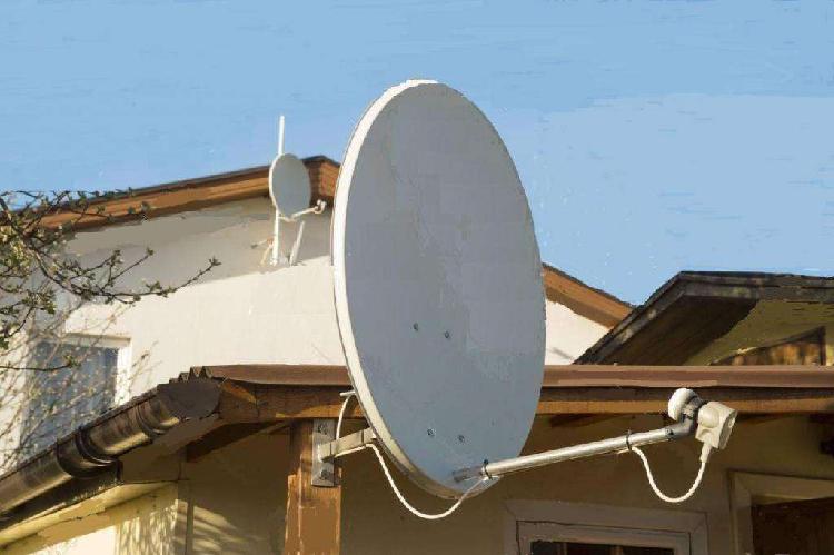 Antena satelit FTA banda KU 65 cm LNB soporte y coaxil 15 mt