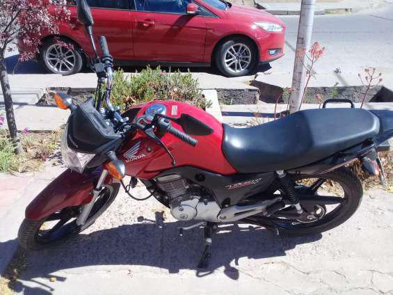 Honda new titan 150cc en San Rafael