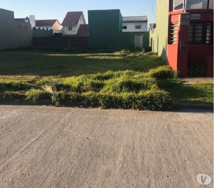 HERMOSO LOTE SOBRE CALLE ASFALTADA A PASOS DEL MAR