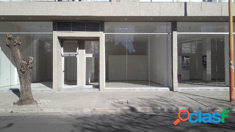 Local en venta a estrenar con cochera en calle Lavalle 323