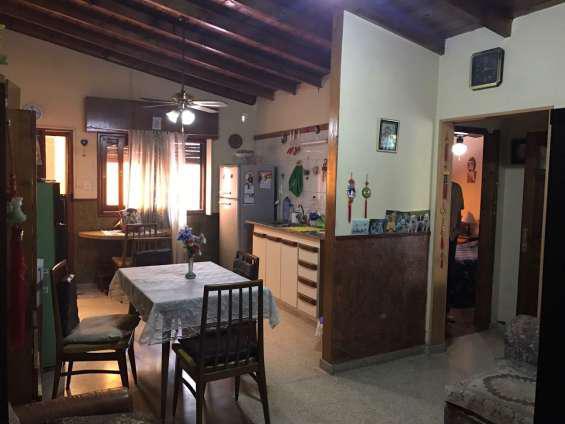 Vendo casa de tres ambientes en excelente estado en Quilmes