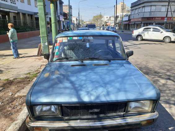 Fiat mirafiori 1982 en Monte Castro