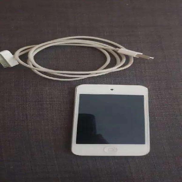 iPod Touch 4 4G 4ta Generacion Color Blanco Con Cargador USB