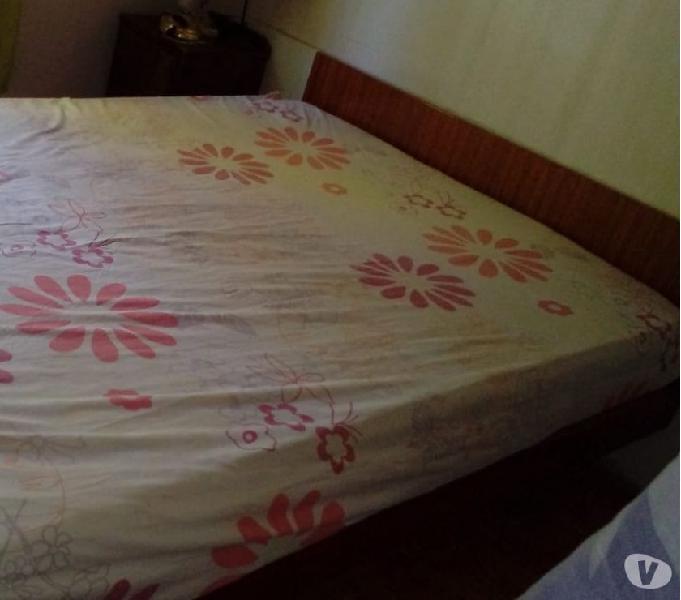 Se vende cama Platinum más colchon de 2 plazas.