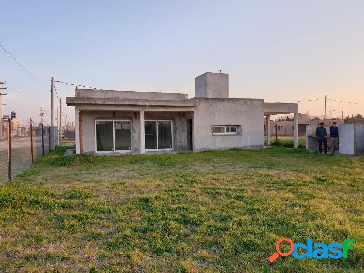 Vendo casa a terminar - Roldan barrio acequias