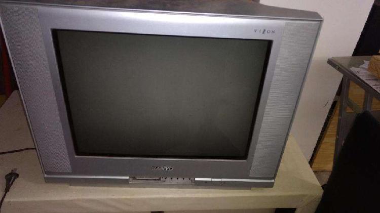 Vendo TV Sanyo 21'' Pantalla plana.