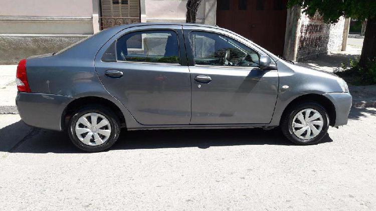 Toyota Etios 2014 Full, M bueno, 370.000 prrmuto.