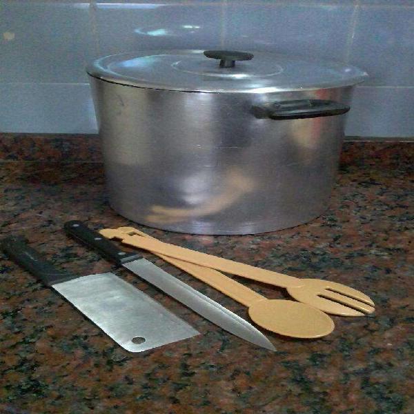 Olla de Aluminio Grande Y Utensillos