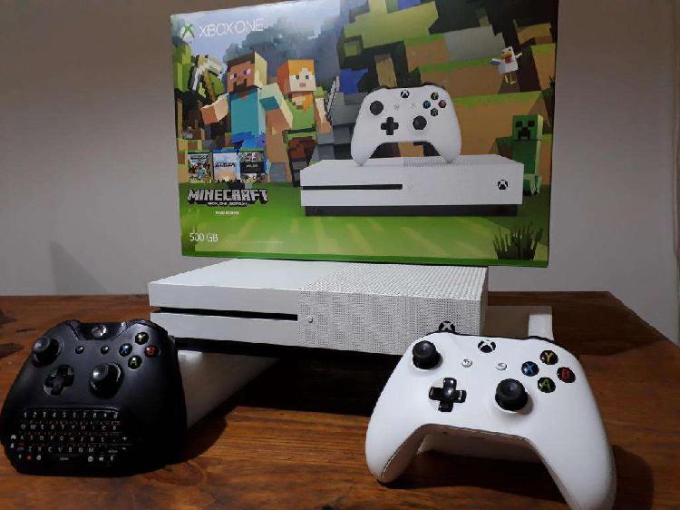 Xbox One S 4K 500GB 2 Joystciks chatpad Impecable!!